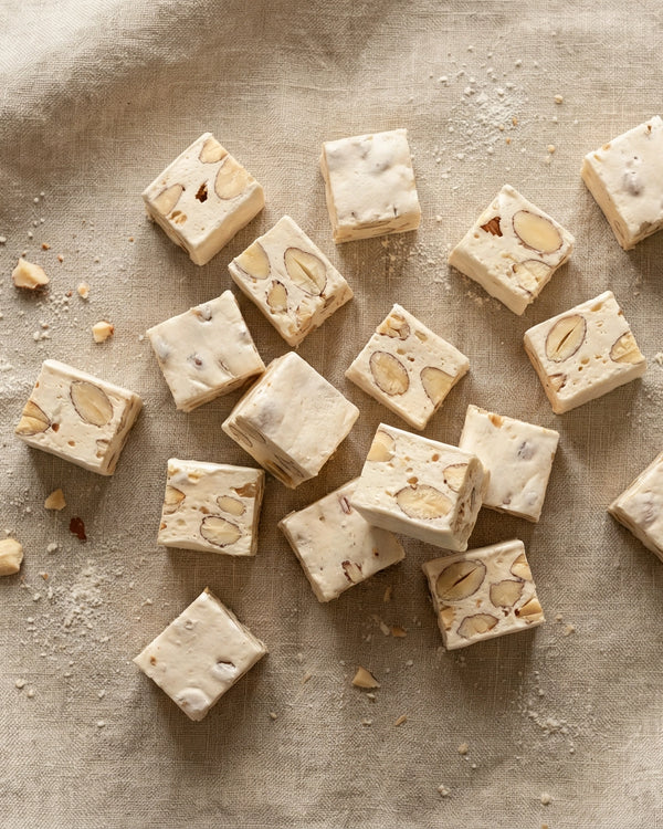 Almond Nougat Delight – Nougat Mandeln cremig, Khan's Wien